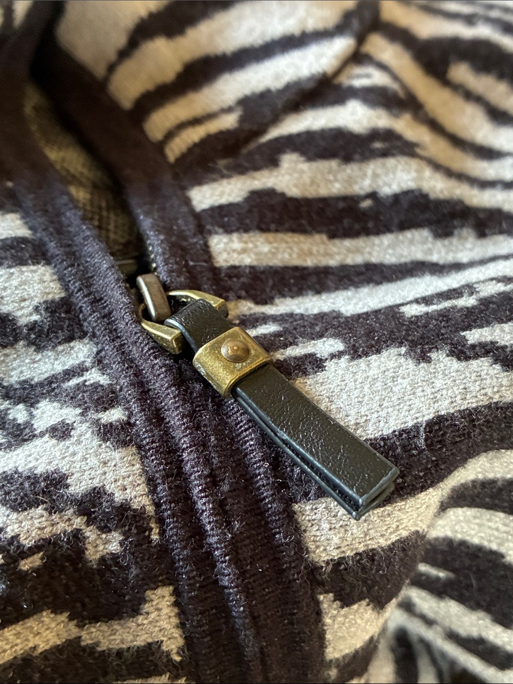 Christian Siriano L/XL Knit Zebra-Pattern Poncho - Picture 6 of 7